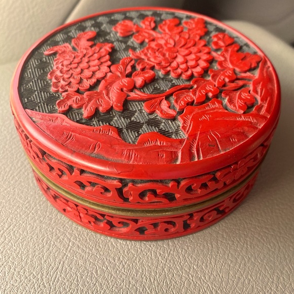 Vintage Floral Cinnabar Carved Red Blue Enamel Round Trinket Box - Picture 1 of 10